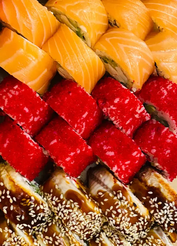 Rolluri sushi cu icre tobiko